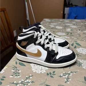 Nike Air Jordan 1 Mid Patent Black White Gold